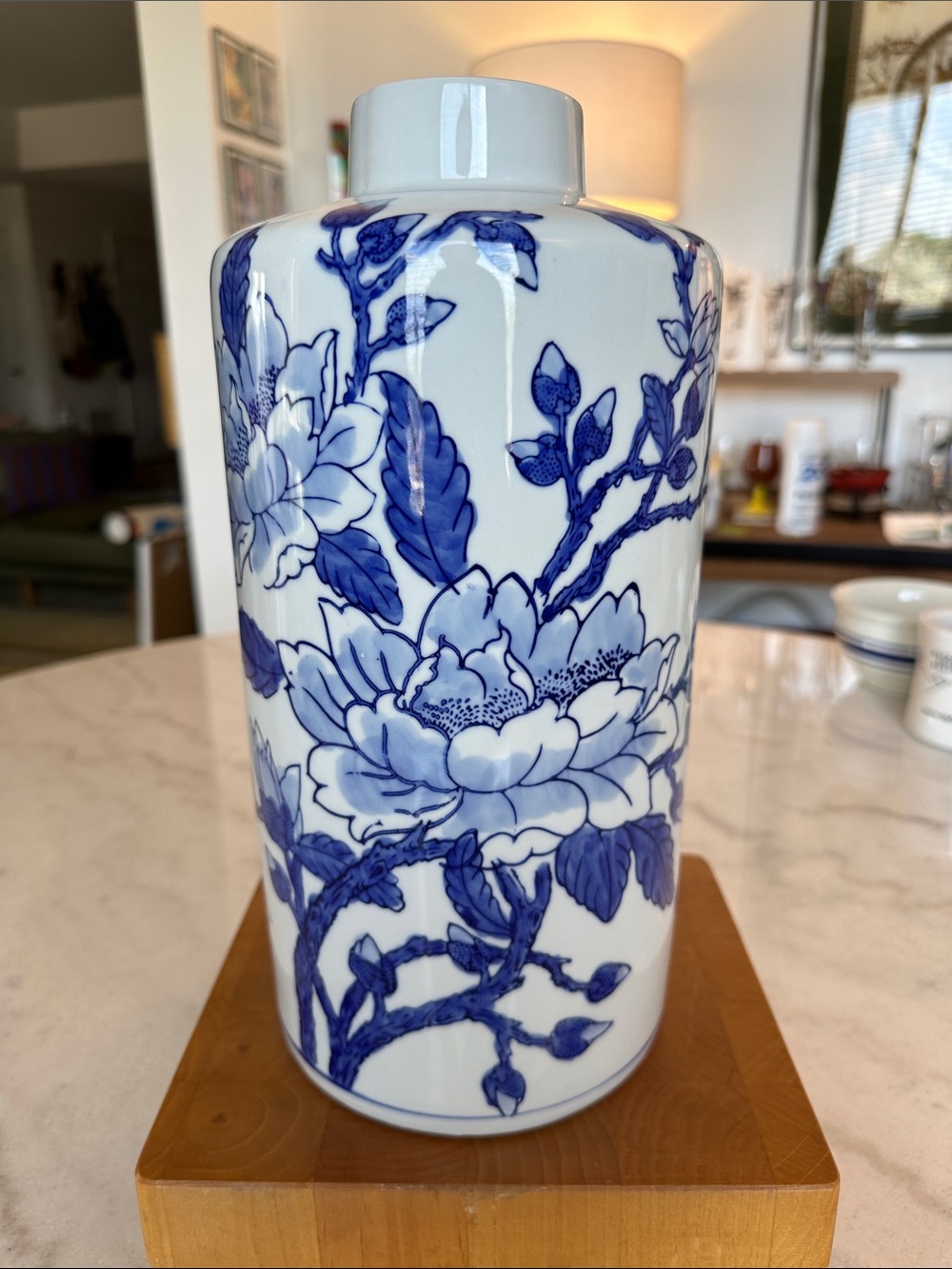Stunning Chinoiserie vase